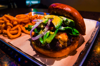 Llega a Chili’s León el nuevo y delicioso Art of Burger