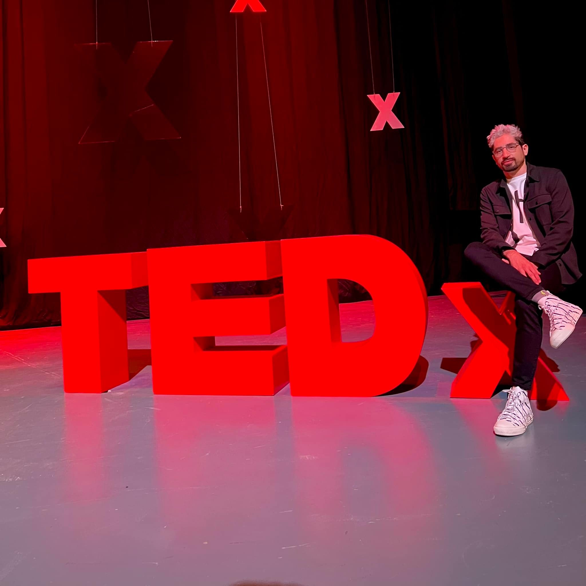 Foto de Roberto Becerra en TEDxCamelinas
