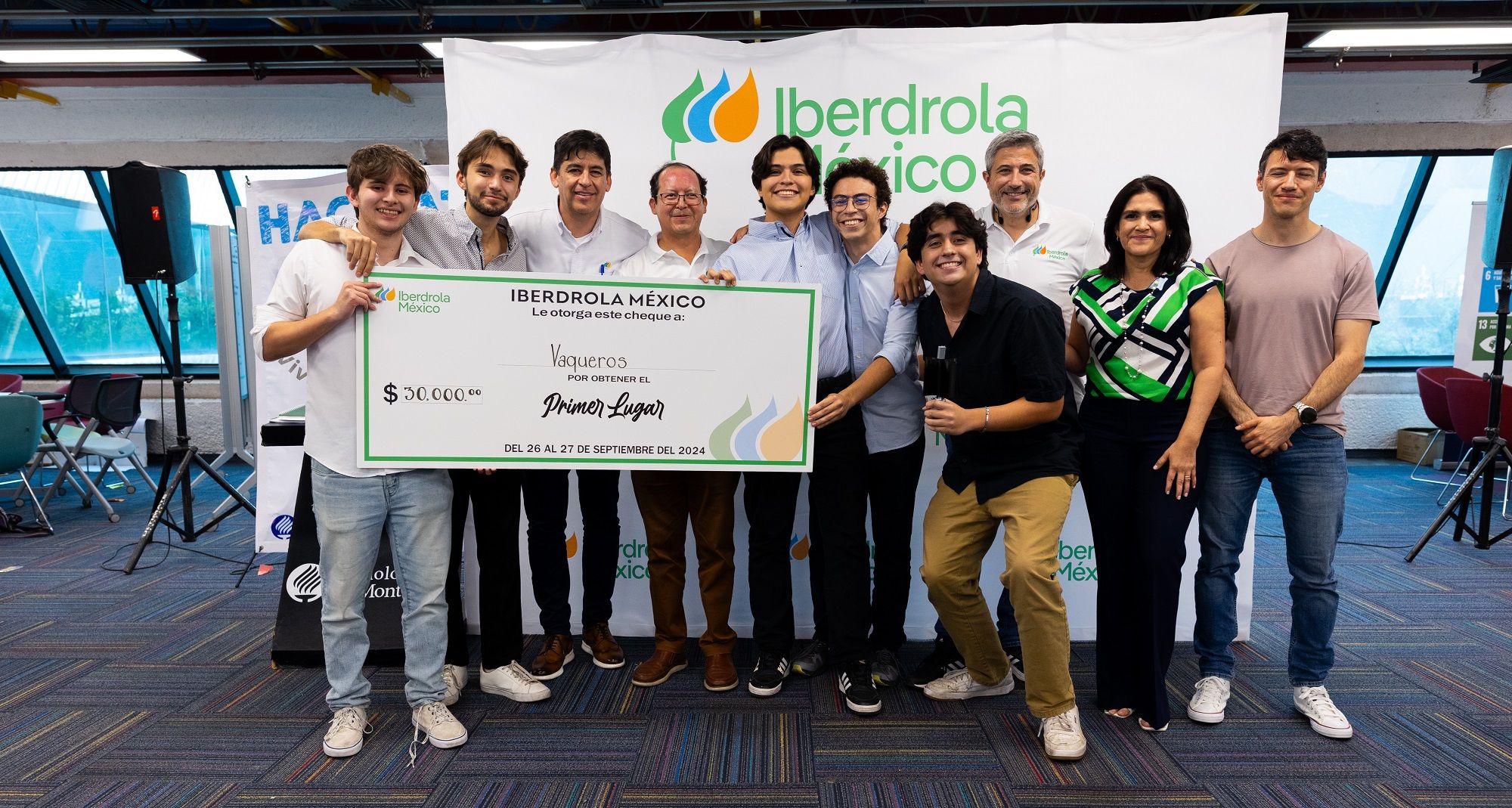 Ganadores del primer lugar del hackathon