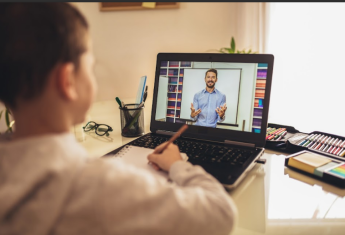 Outschool: Herramientas educativas flexibles para mantener a los niños aprendiendo durante las vacaciones