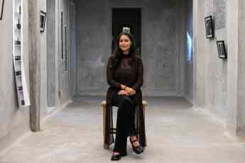 Una mirada profunda a la nostalgia y el hogar en primera exposición de Paulina Ávila