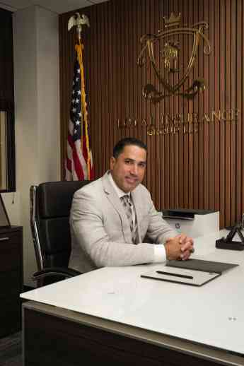 Johan González 'De Empleado a Empresario', un libro que busca transformar la carrera de los agentes de seguros latinos