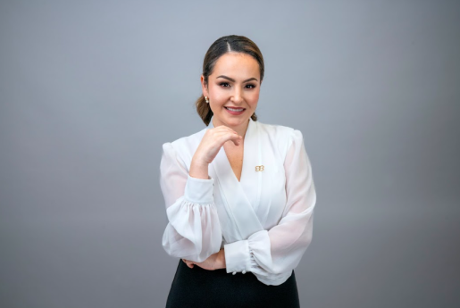 De emprendedora a CEO global: El imperio de belleza de Cinthia Holguín