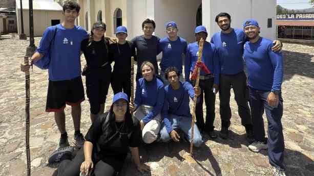 Jóvenes lasallistas apuestan por la paz: Más de 40 kilómetros de fe transforman la Sierra Tarahumara en santuario de esperanza Jóvenes lasallistas apuestan por la paz: Más de 40 kilómetros de fe transforman la Sierra Tarahumara en santuario de esperanza