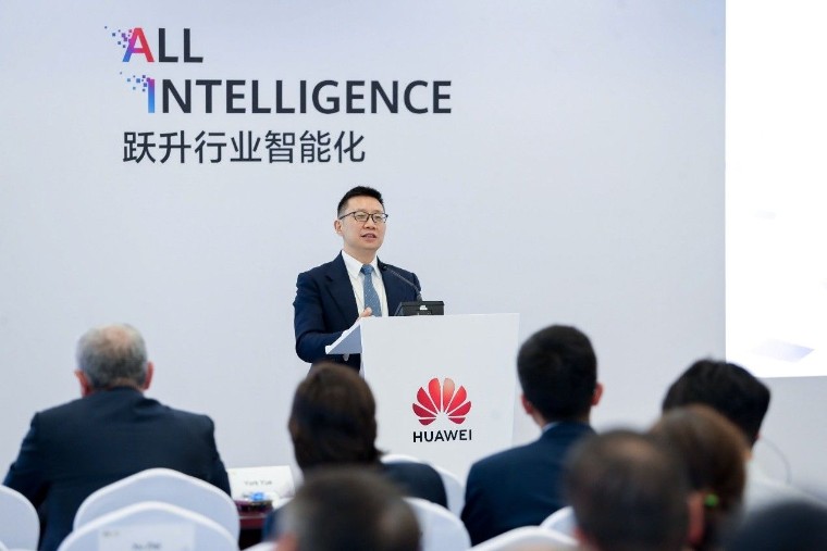 York Yue, Vicepresidente de Huawei y CEO de la Unidad de Negocio ISP & OTT durante su discurso York Yue, Vicepresidente de Huawei y CEO de la Unidad de Negocio ISP & OTT durante su discurso
