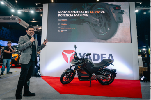 YADEA da a conocer su motocicleta eléctrica insignia Keeness en EXPO MOTO CDMX
