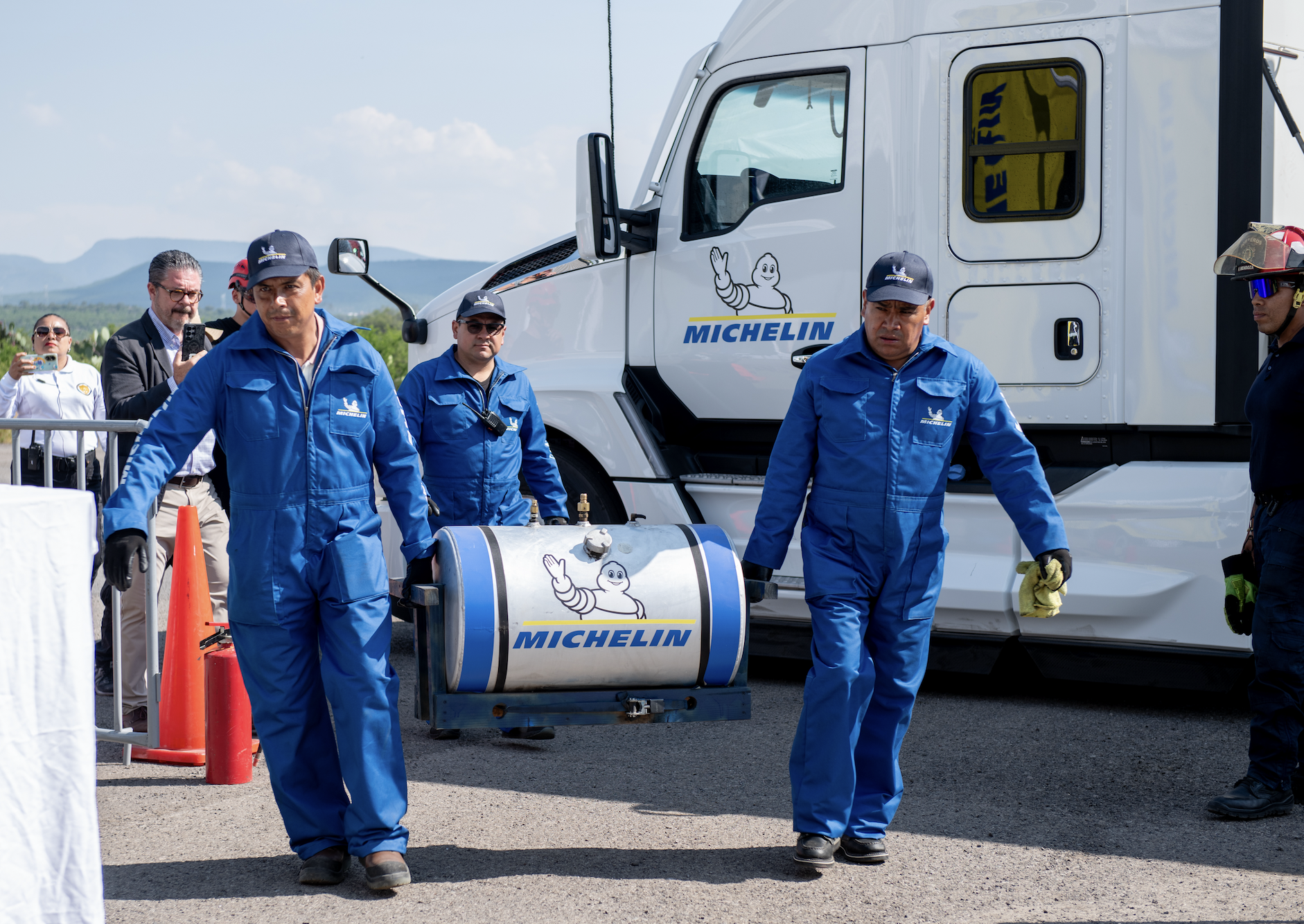 La llanta más cara puede ser la que menos cuesta: Michelin lo demuestra ante notario público
