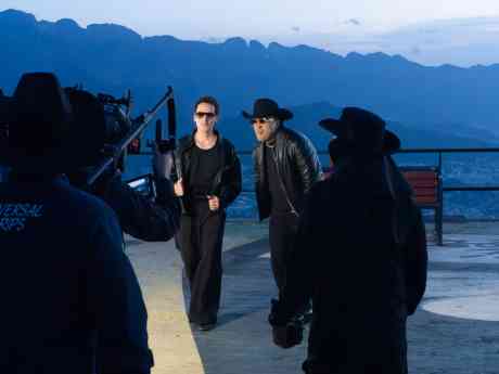 Morenito de Fuego y Kinky presentan video grabado en el mural del Cerro de la Silla