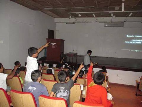 1414038832_estudiantes-aprendiendo-sus-derechos.jpg 1414038832_estudiantes-aprendiendo-sus-derechos.jpg